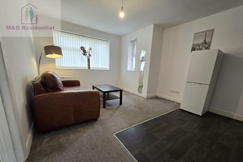 2 bedroom flat to rent, Manchester M14