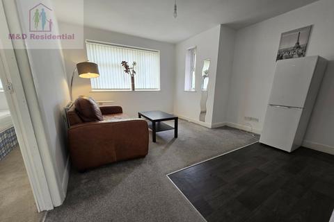 2 bedroom flat to rent, Manchester M14