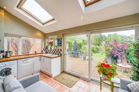 4 bedroom semi-detached house for sale, Canterbury Road, Kennington, Ashford, Kent, TN24