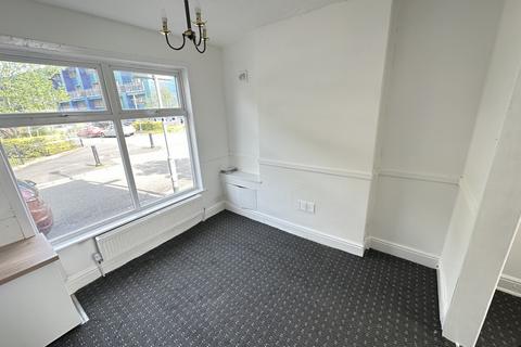 2 bedroom terraced house to rent, Bickerdike Avenue, Manchester, M12
