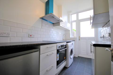 3 bedroom terraced house to rent, Northover Bromley BR1