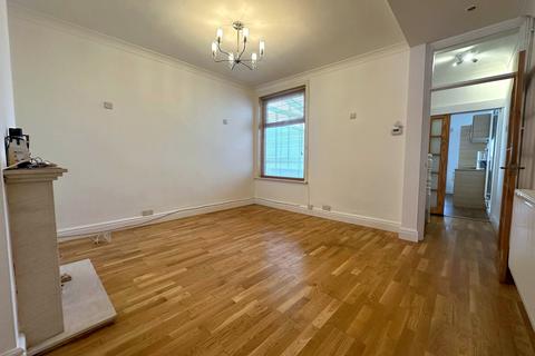 3 bedroom terraced house to rent, Southsea, Wyndcliffe Road Unfurnished