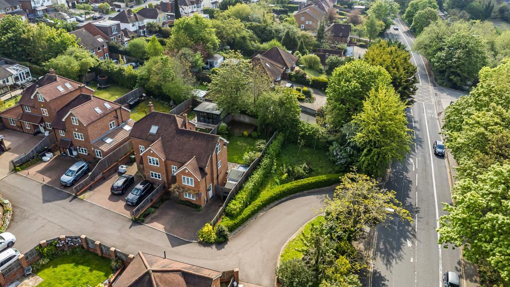 Loudwater, Buckinghamshire, HP10 4 bed semidetached house for sale £