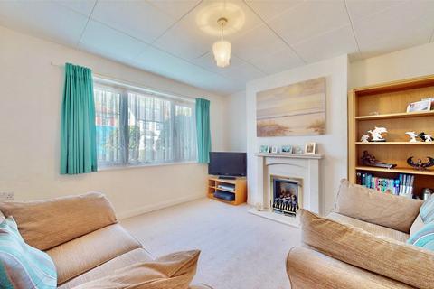 6 Derwent Drive, Hayes, UB4 8DR