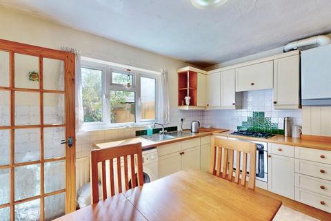 6 Derwent Drive, Hayes, UB4 8DR
