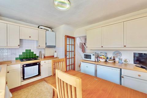 6 Derwent Drive, Hayes, UB4 8DR