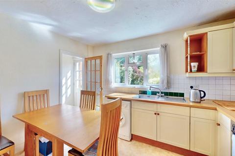 6 Derwent Drive, Hayes, UB4 8DR