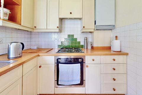 6 Derwent Drive, Hayes, UB4 8DR