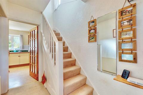 6 Derwent Drive, Hayes, UB4 8DR