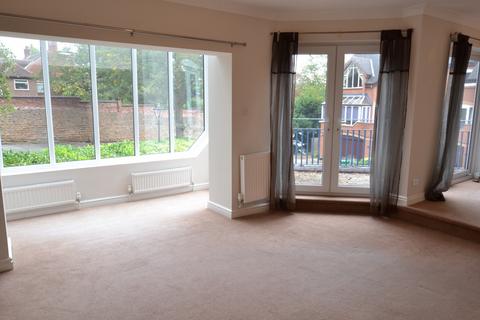 3 bedroom semi-detached house to rent, Foxes Close, Nottingham, Nottinghamshire, NG7 1PG