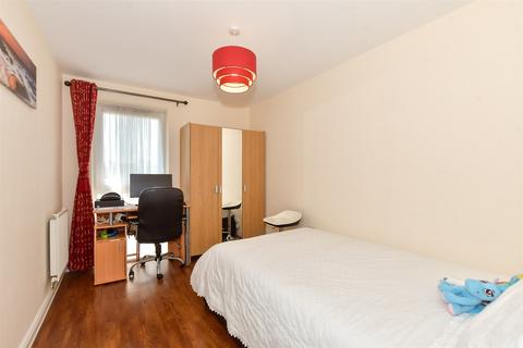 2 bedroom flat for sale, Bernwelle Avenue, Harold Hill, Essex