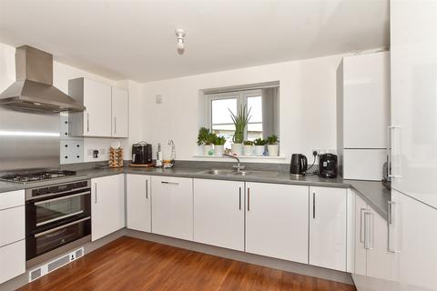 2 bedroom flat for sale, Bernwelle Avenue, Harold Hill, Essex