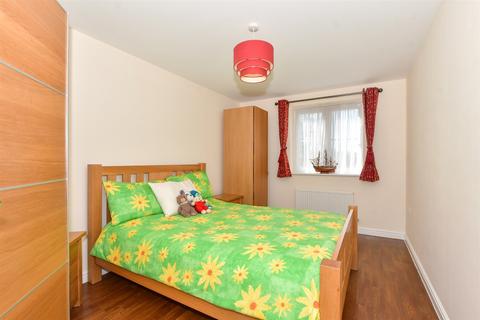 2 bedroom flat for sale, Bernwelle Avenue, Harold Hill, Essex