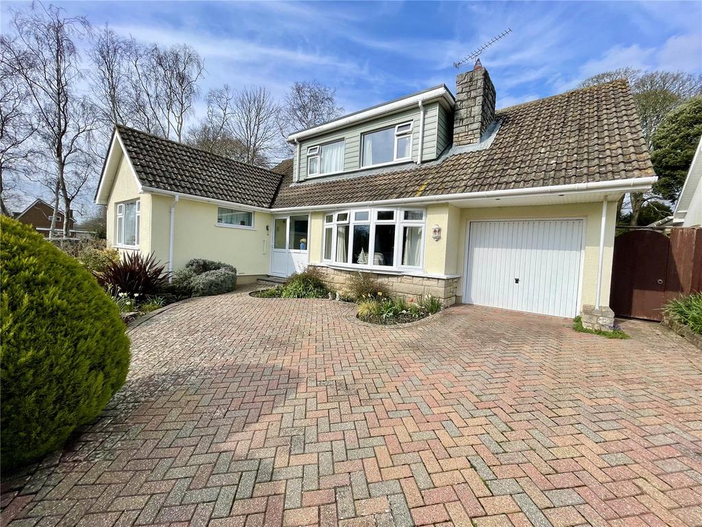 Highcliffe On Sea, Christchurch BH23 4 bed bungalow for sale £760,000