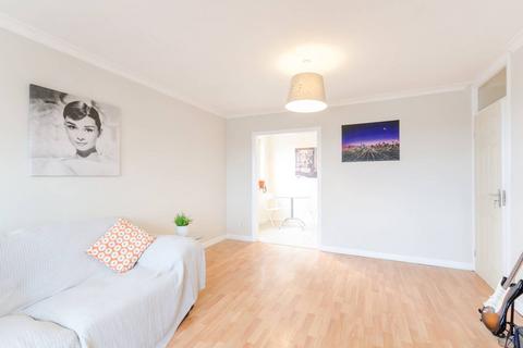 2 bedroom flat for sale, Eaton Drive, Kingston Hill, Kingston upon Thames, KT2