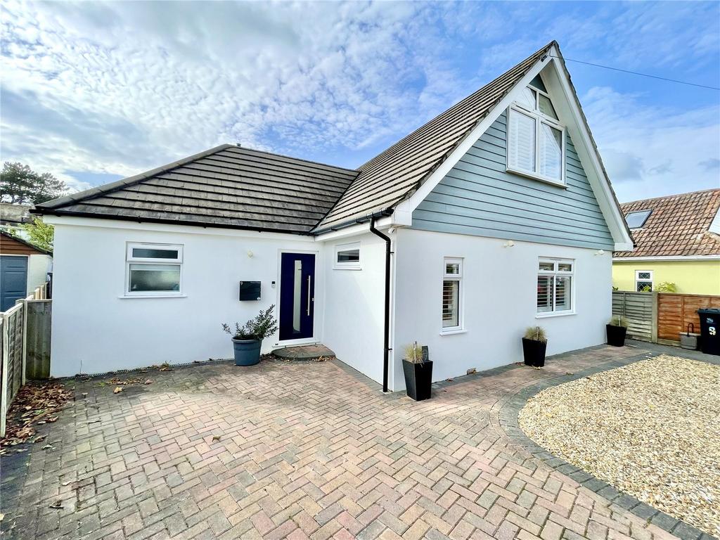 Friars Cliff, Christchurch BH23 4 bed detached house for sale £955,000
