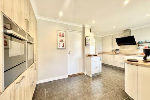 3 bedroom bungalow for sale, Pinewood Road, Christchurch BH23