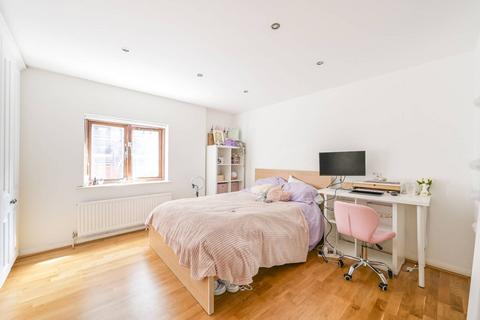 3 bedroom flat for sale, Wapping Wall, Wapping, London, E1W