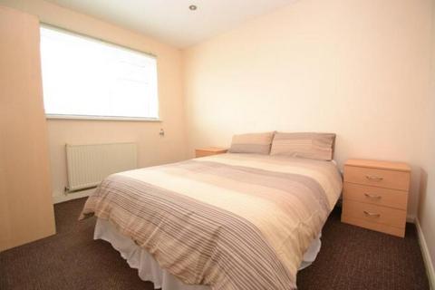 2 bedroom flat to rent, Moorfields, Scott Hall Road, Leeds LS17