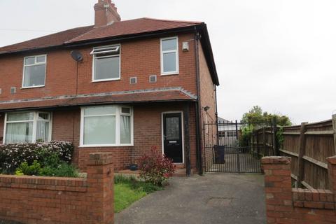 3 bedroom semi-detached house to rent, Stamfordham Road, Newcastle Upon Tyne NE5