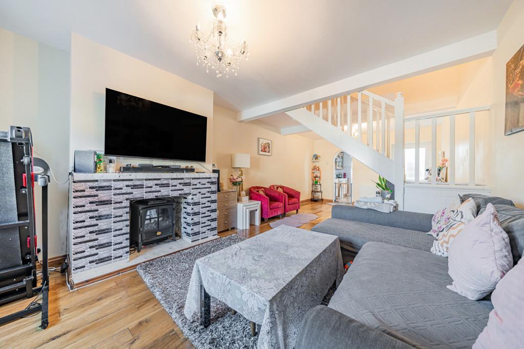 Albion Road, Hounslow 3 bed house for sale £500,000