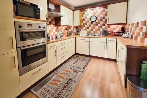 2 bedroom flat for sale, The Beeches, Upton, Chester, Cheshire, CH2
