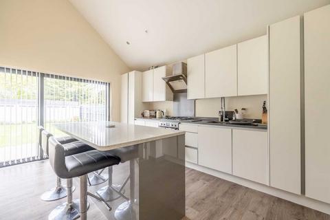 5 Bathurst Close, Iver, SL0 9AB