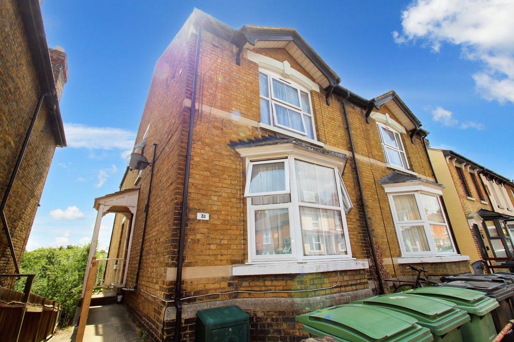 Florence Road, Maidstone ME16 1 bed flat to rent £700 pcm (£162 pw)