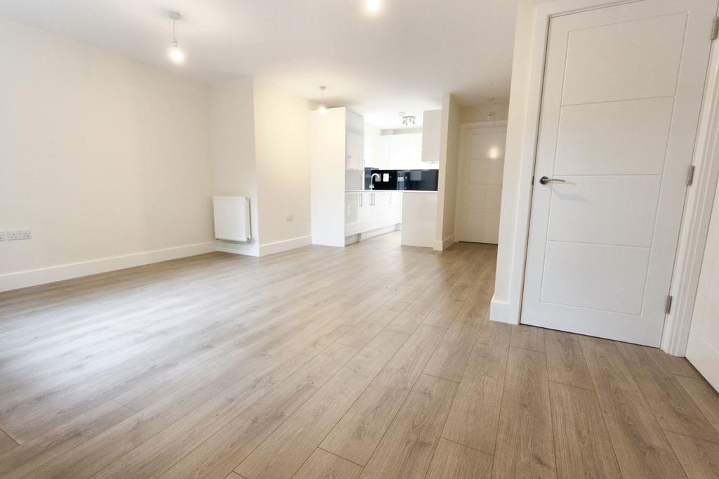 Blake House Peel Street, Maidstone ME14 2 bed flat £1,250 pcm (£288 pw)