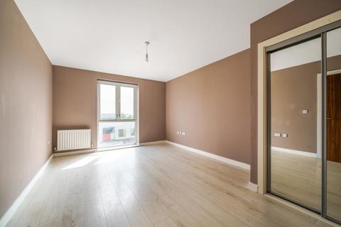 2 bedroom apartment to rent, Minter Road, Barking, IG11