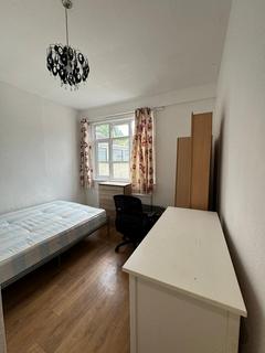 1 bedroom in a house share to rent, Avonwick Road, Hounslow TW3