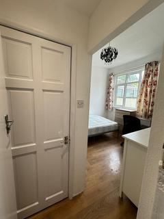 1 bedroom in a house share to rent, Avonwick Road, Hounslow TW3