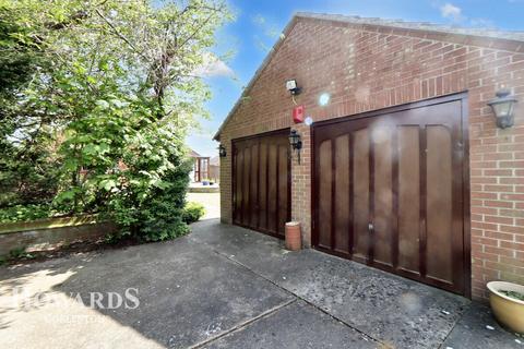 3 bedroom detached bungalow for sale, Clover Way, Bradwell