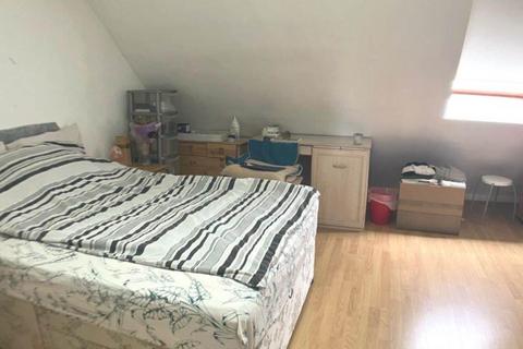 2 bedroom maisonette to rent, Dorset Mews, London N3