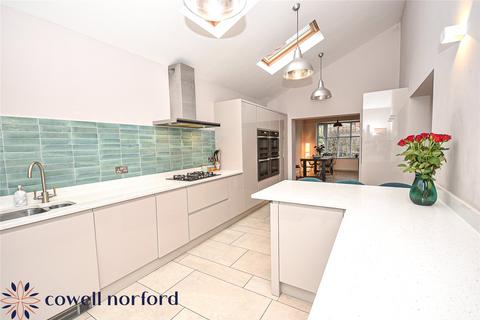 4 bedroom semi-detached house for sale, Woodtop Avenue, Rochdale OL11