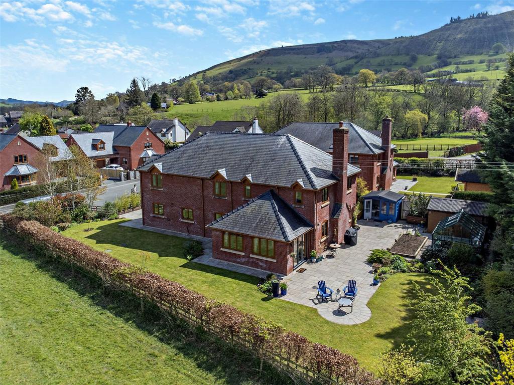 Troed Y Cyrniau, Penybontfawr, Powys... 5 bed detached house for sale