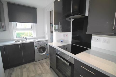 2 bedroom flat to rent, Dryad Street, Thornliebank, G46 8HB
