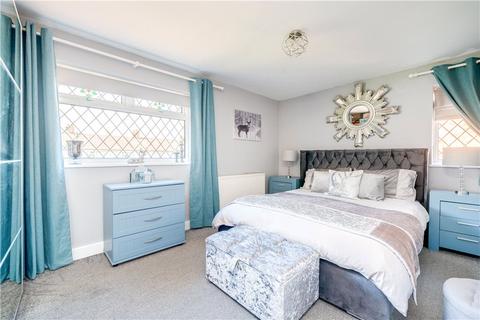 25 Garth End, Collingham, Wetherby, LS22 5BH