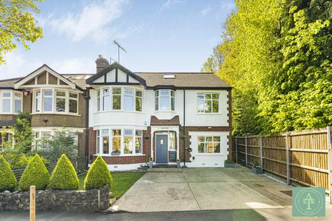 5 bedroom semi-detached house for sale, Queen Elizabeths Drive, London, N14