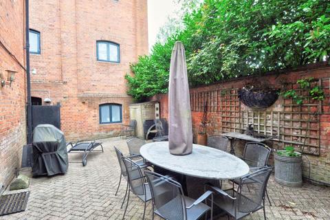 undefined, Brakspear Mews, New Street