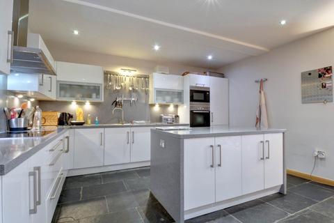 undefined, Brakspear Mews, New Street