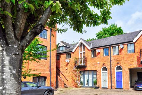 undefined, Brakspear Mews, New Street