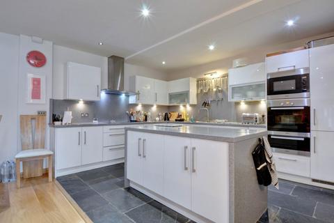 undefined, Brakspear Mews, New Street