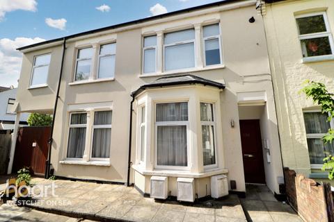 2 bedroom flat for sale, Avebury Road, WESTCLIFF-ON-SEA