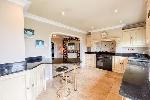 5 bedroom detached house for sale, Catherine Drive, Marshfield, CF3
