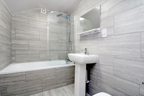 3 bedroom terraced house to rent, Penrhyn Road, Kingston Upon Thames KT1