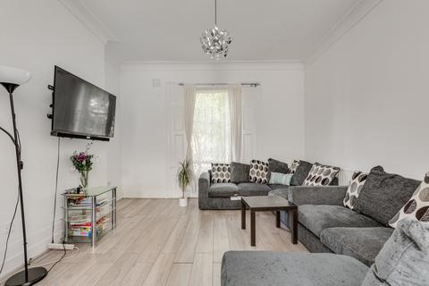 3 bedroom flat to rent, Loughborough Road, London