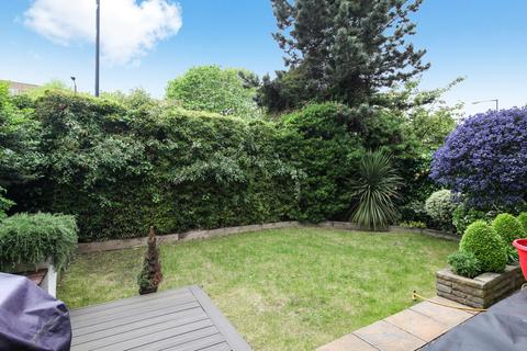 4 bedroom detached house to rent, Middle Field, St John's Wood, London