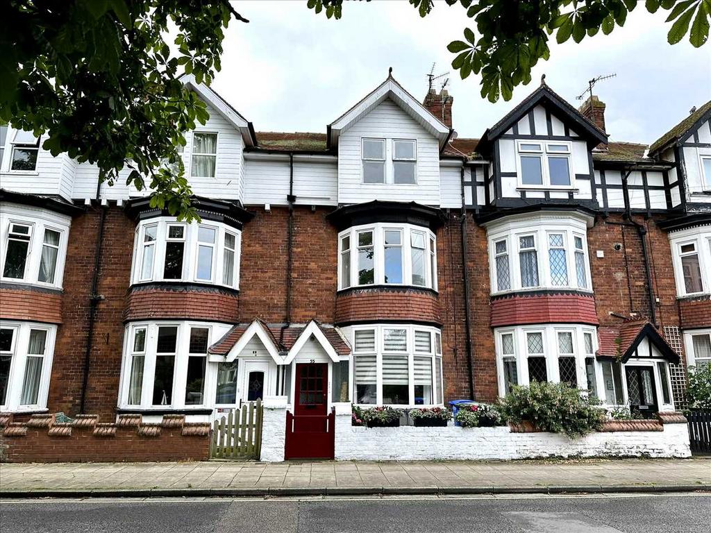 West Avenue, Filey 2 bed apartment for sale £120,000