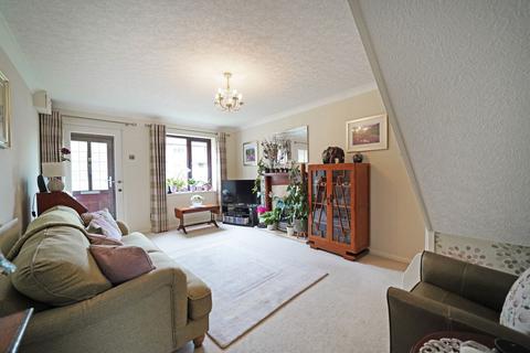 2 bedroom semi-detached house for sale, Highdown Crescent, Shirley, B90